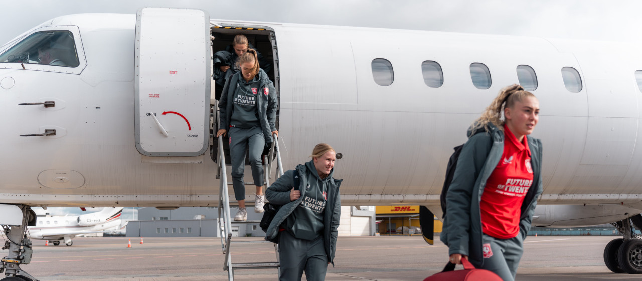 FC Twente Vrouwen gearriveerd in Zweden