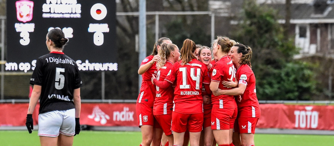 FC Twente Vrouwen zet foutloze reeks overtuigend voort met ruime overwinning