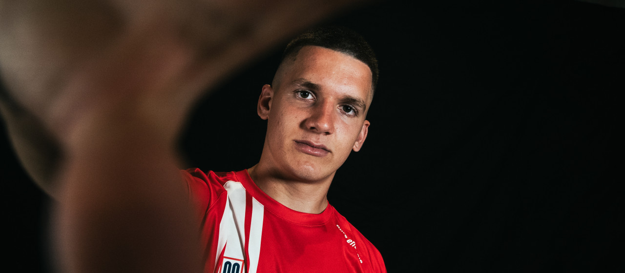 FC Twente huurt Christos Tzolis