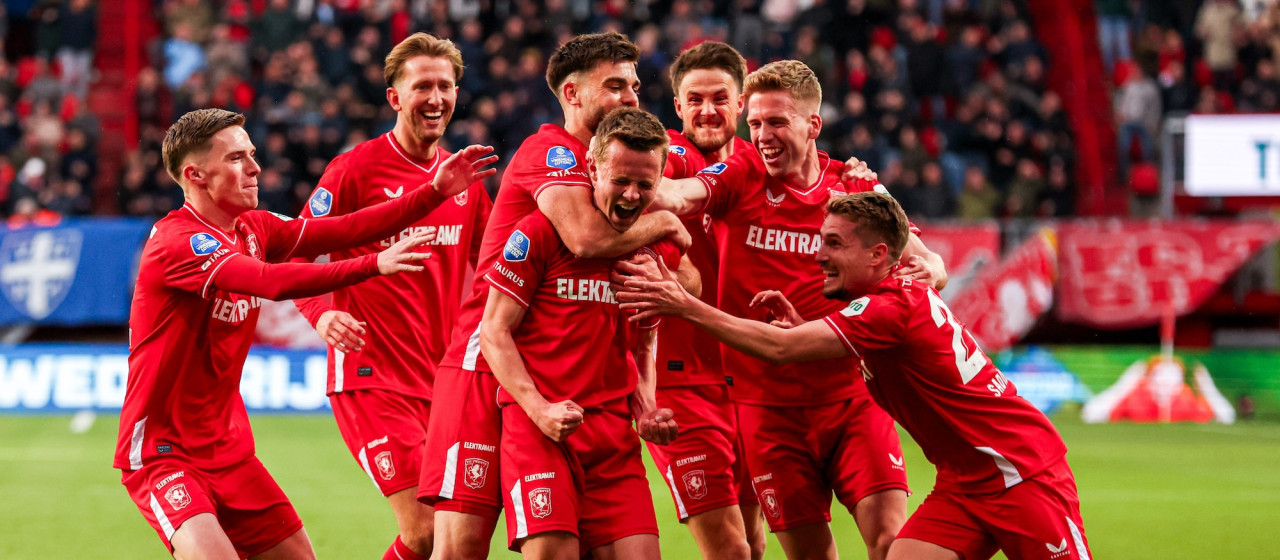 FC Twente wint van Almere City FC