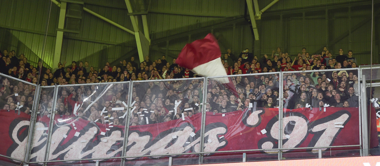 Helft FC Twente-supporters kan zondag niet mee naar Eindhoven