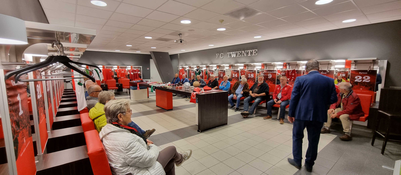 Heya de Keu! - Senioren uit Markelo op visite bij FC Twente