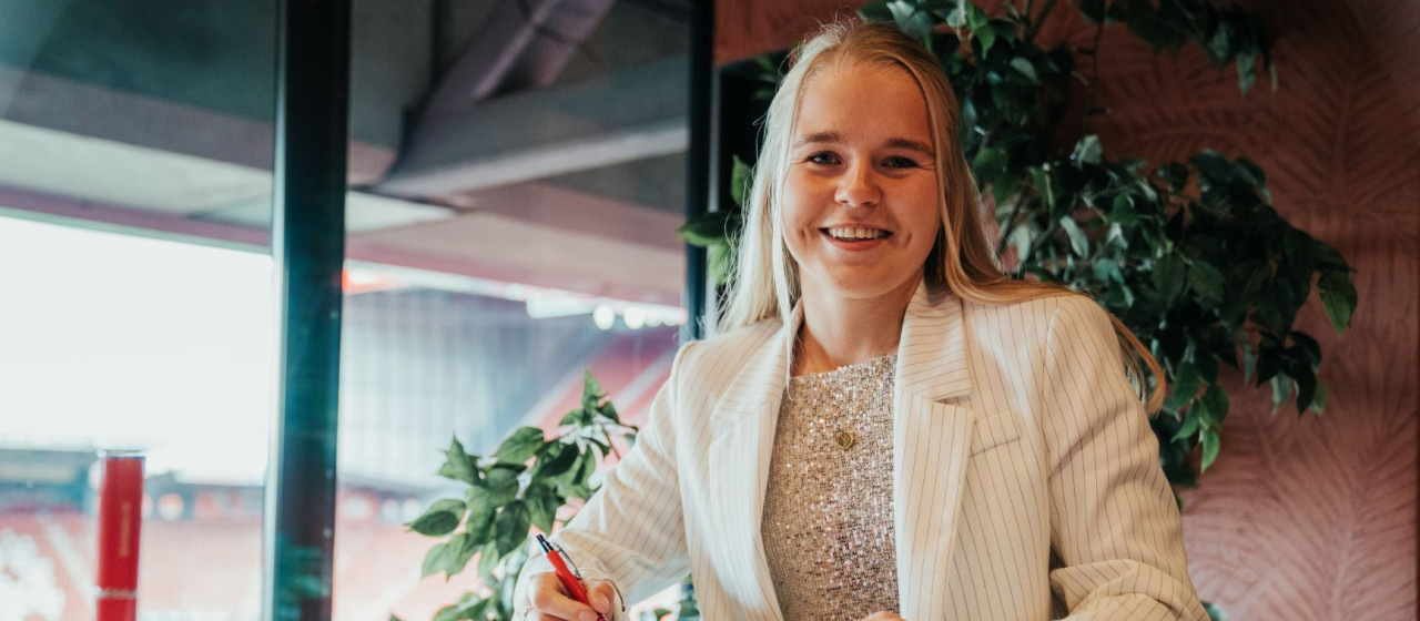 Lois Niënhuis verlengt contract bij FC Twente Vrouwen