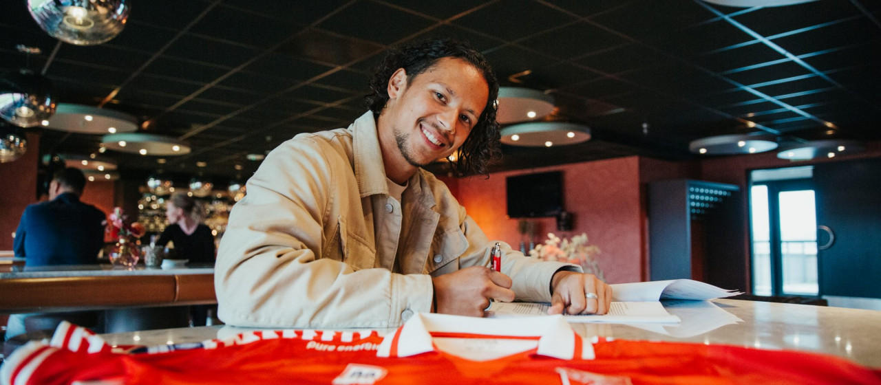 Luca Everink tekent contract bij FC Twente