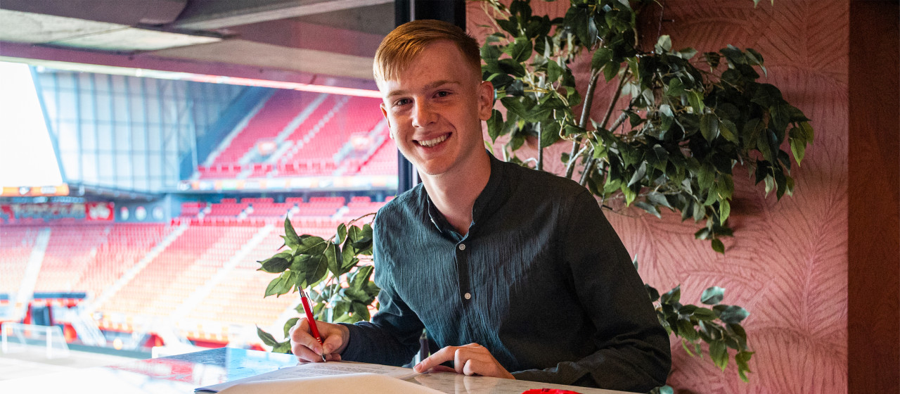 Mats Rots en Sam Karssies tekenen contract bij FC Twente   
