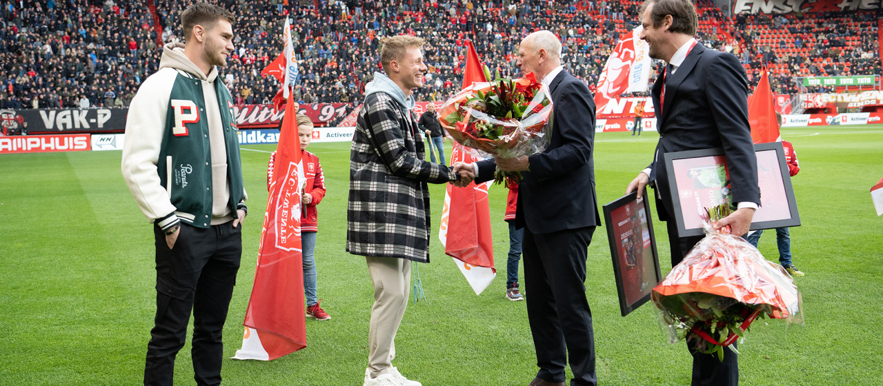 Late GELIJKMAKER en oud-spelers nemen AFSCHEID | Van Binnenuit