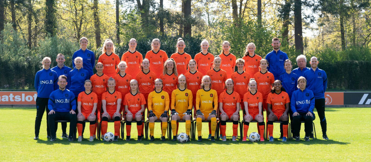 Kroese en Kroezen met Oranje Onder 17 naar halve finale
