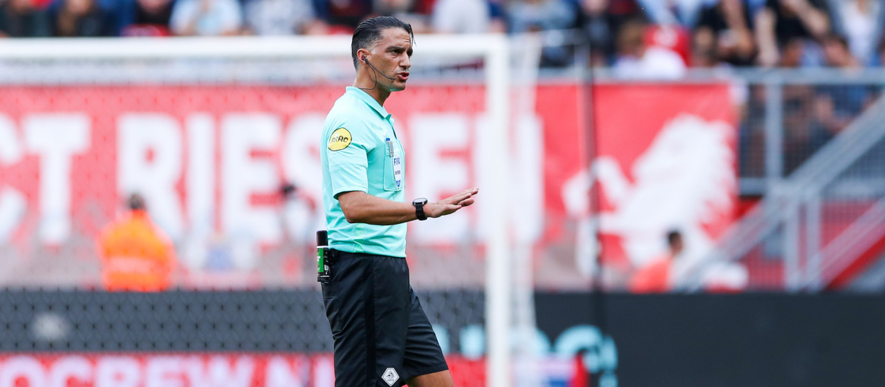 Serdar Gözübüyük leidt zondag thuisduel met Feyenoord