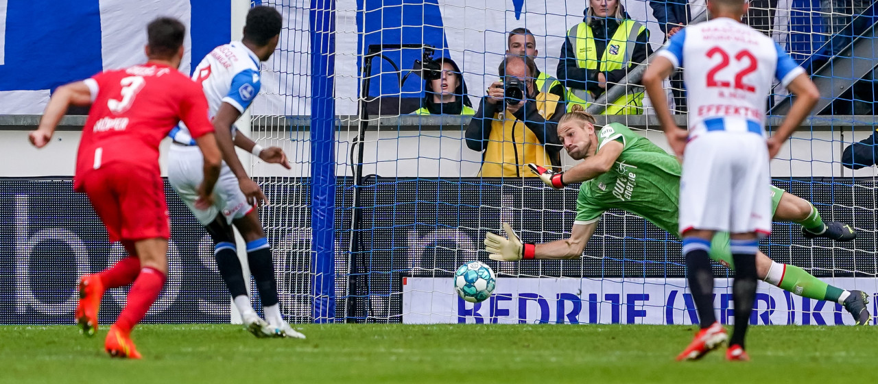 Van Binnenuit - Unnerstall pakt penalty bij verlies in Heerenveen