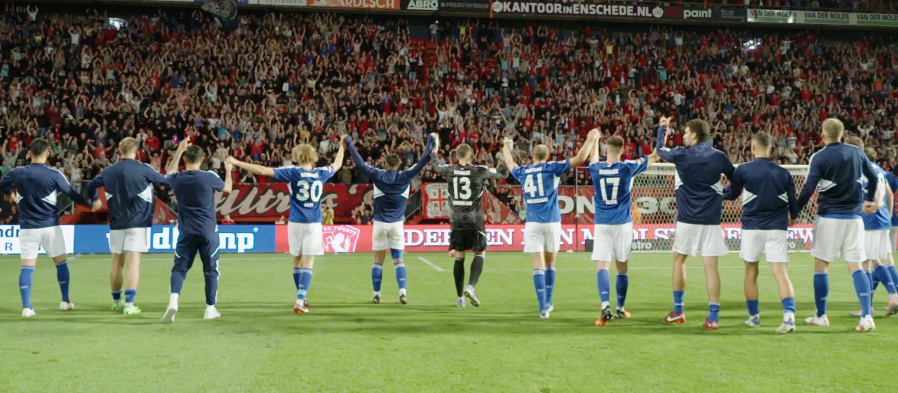 Van Binnenuit | Aankomst Tzolis en supporters bedanken Schalke-spelers