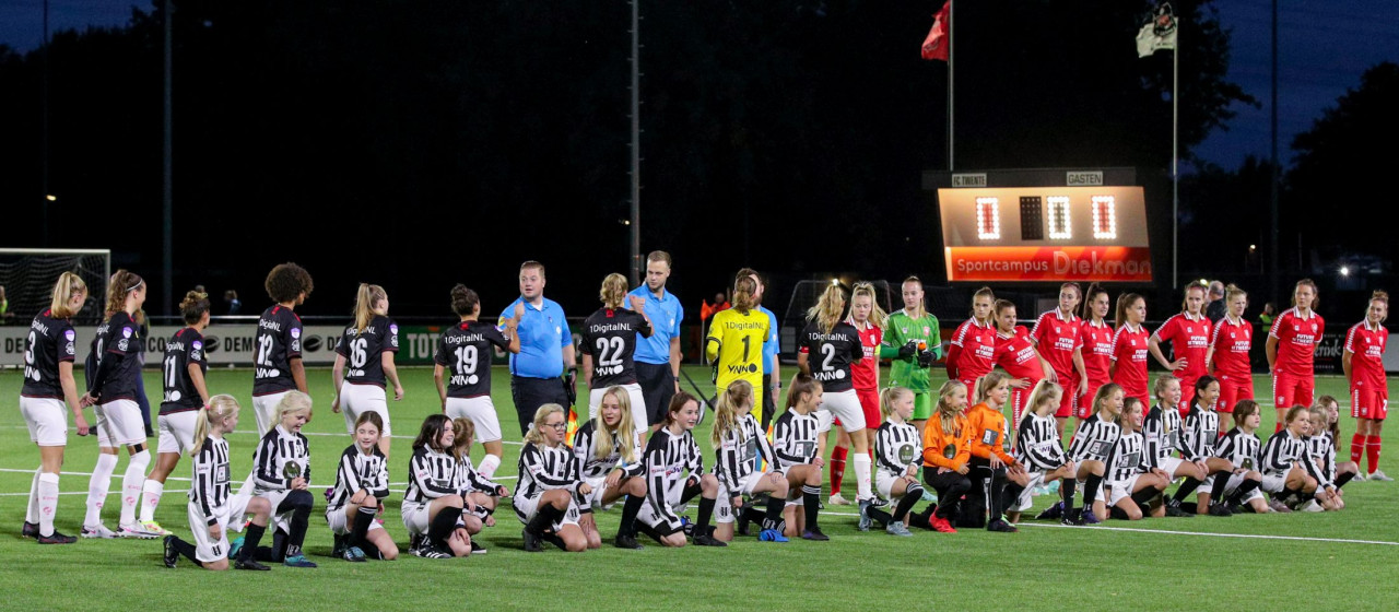 Verzorg de line-up bij FC Twente Vrouwen - Ajax Vrouwen