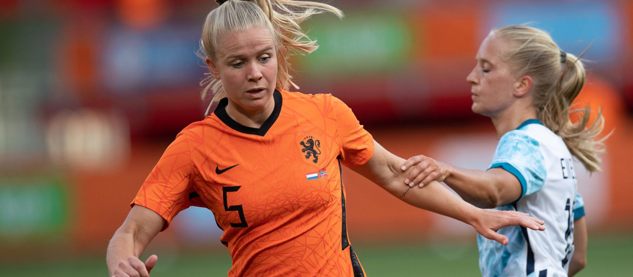 Viertal met Oranje Vrouwen naar Tokio