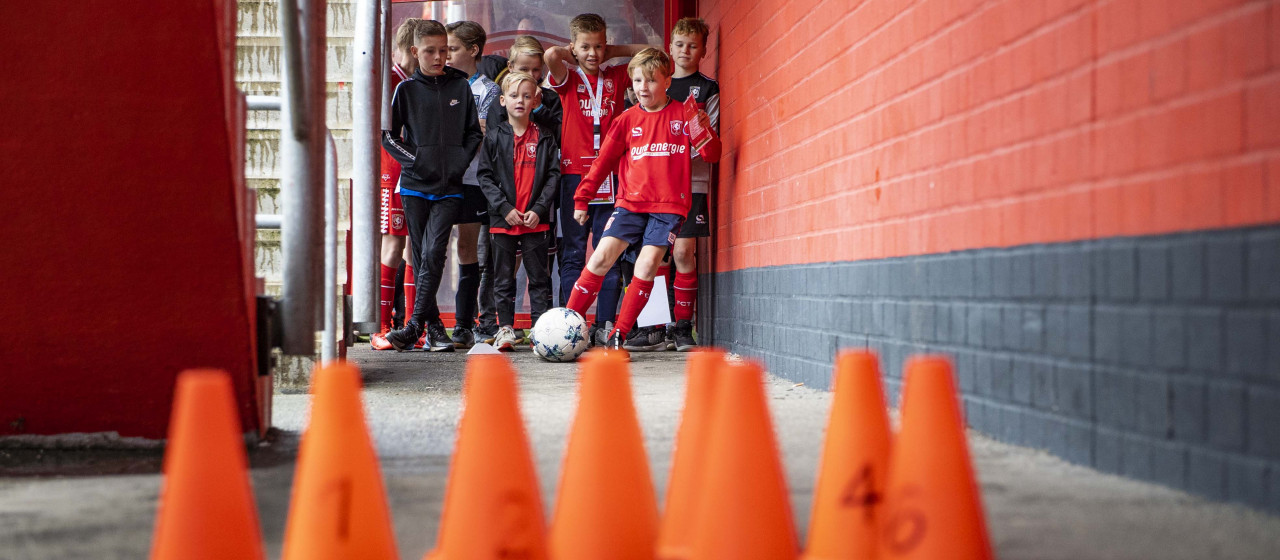 Voetballen in De Veste met Kidsclub-leden