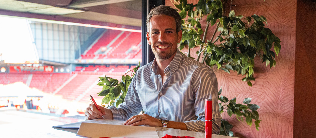 Wout Brama en Manfred Ugalde tekenen contract