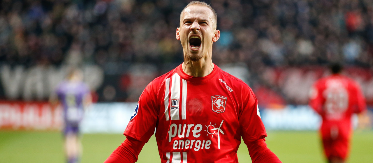 FC Twente neemt in eerste helft afstand van FC Volendam